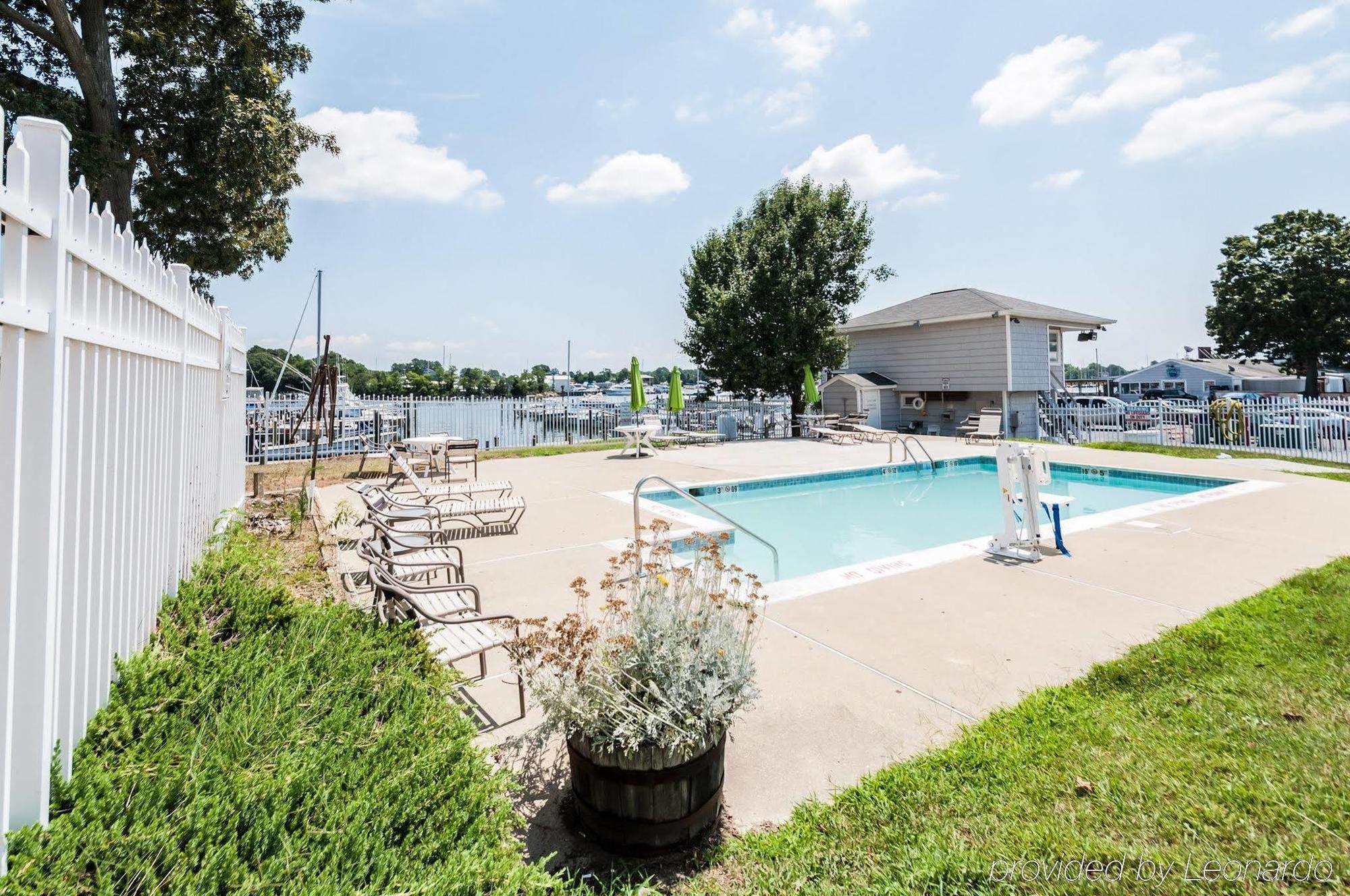 Quality Inn Solomons - Beacon Marina Eksteriør billede